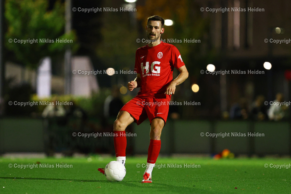 NH_EimsbüttelerTV_TSVBuchholz08_OberligaHamburg_10102025 | #26 Leonard Mai (Eimsbütteler TV)Fußball I Herren I Gamesright Oberliga Hamburg I Saison 2025-2026  I 12. Spieltag I Eimsbütteler TV - TSV Buchholz 08 I 10.10.2025 I Sportzentrum Hoheluft