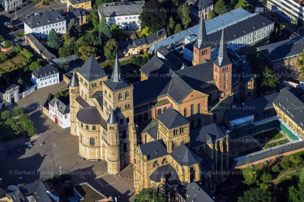 3291000 | Die Hohe Domkirche St. Peter zu Trier ist die älteste Bischofskirche Deutschlands und die Mutterkirche des Bistums Trier