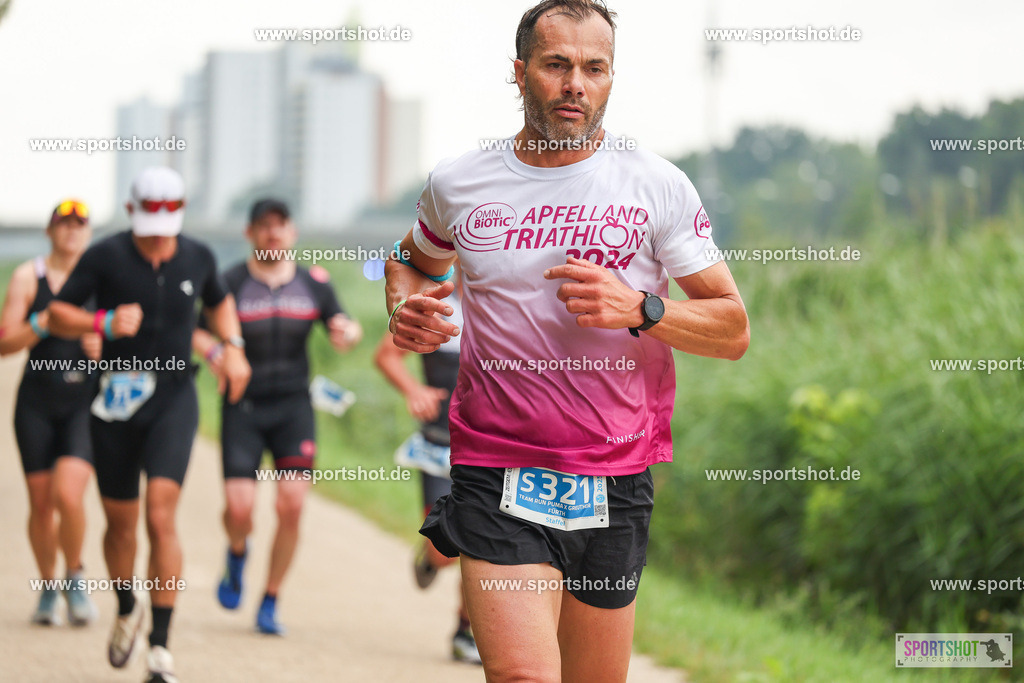 LUR_1975 | 34. M-net Erlanger Triathlon 2025 #erlangertriathlon  #mnettriathlon2025 #mnettriathlon #team #olympischedistanz #mitteldistanz #triathlon #maindonaukanal  #erlangertriathlon2025 #yourpictrs #tv1848 #tv1848erlangen  #triathlonbayern #sportinerlangen #demsportverbunden #sportshot_your_pictrs Copyright: www.sportshot.de