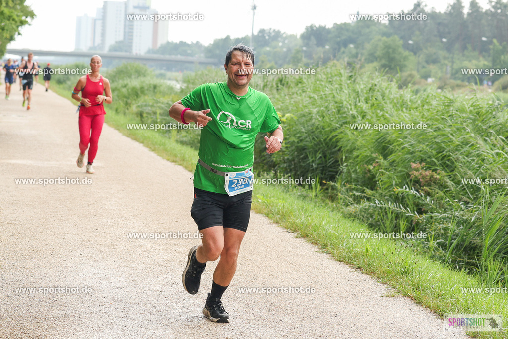 LUR_1606 | 34. M-net Erlanger Triathlon 2025 #erlangertriathlon  #mnettriathlon2025 #mnettriathlon #team #olympischedistanz #mitteldistanz #triathlon #maindonaukanal  #erlangertriathlon2025 #yourpictrs #tv1848 #tv1848erlangen  #triathlonbayern #sportinerlangen #demsportverbunden #sportshot_your_pictrs Copyright: www.sportshot.de