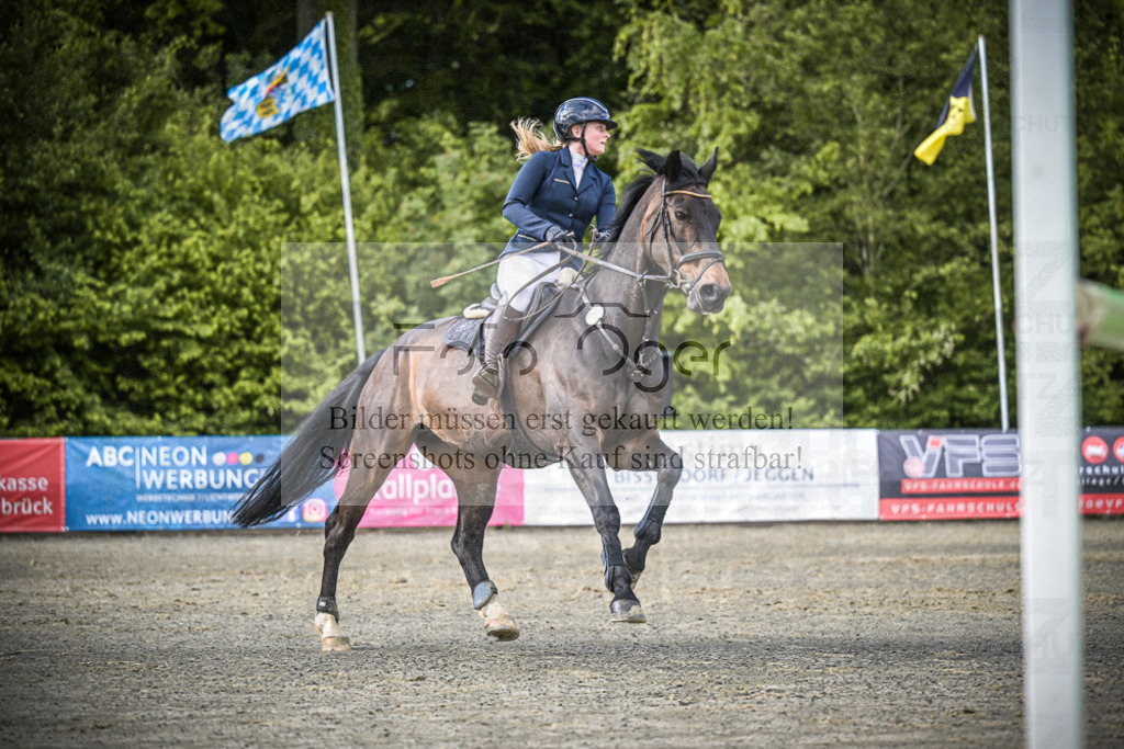 DOS_1763 | Entdecke hochwertige Reitturnierfotos von Foto Oger. Professionell, emotional und authentisch – jetzt Lieblingsmomente im Shop bestellen.Deutschlandweite Turnierfotografie. - Realisiert mit Pictrs.com