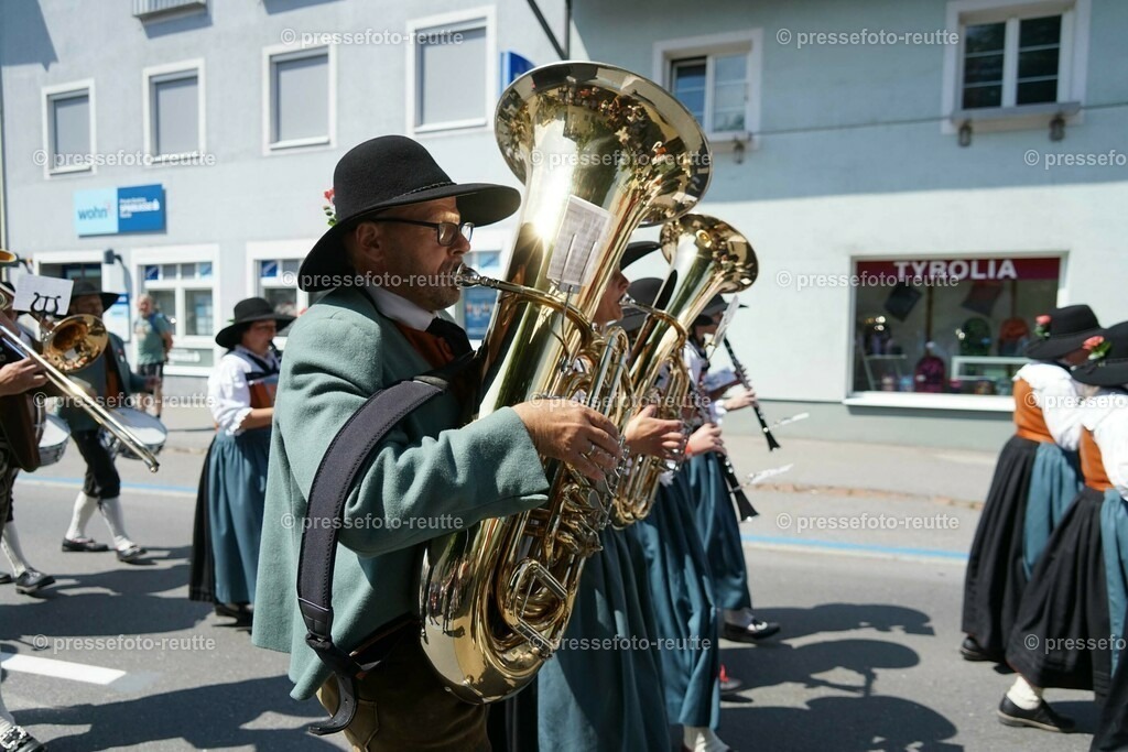 04c-LERMOOS-Bundesmusikfest-2023-Juni16-Reutte-DSC06366 | Info aus dem Bezirk Reutte/Ausserfern Tirol sowie eine umfangreiche Bilddatenbank über die gesamte Region: Lechtal, Talkessel Reutte, Tannheimertal, Zwischentoren. Lech, Plansee, Zugspitze, Grenztunnel, B179, Fernpassstraße, Verkehr, Lawinen, Tradition, - Realisiert mit Pictrs.com