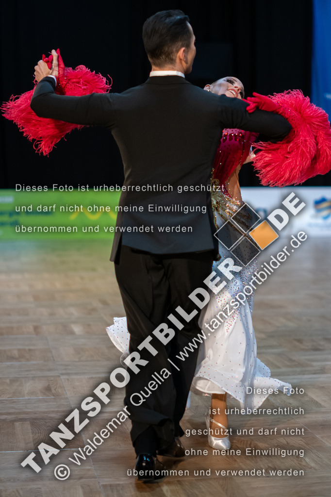 20250118-10747 | Hier finden Sie Tanz Bilder vom Latein und Standard Formationen tanzen. Sportbilder vom Tanzsport. Schöne Fotos und von Weltmeisterschaft, Europameisterschaft, Bundesliga, Regionalliga, Oberliga und Landesliga sowie von GOC Stuttgart, DanceComp, WM Bremen