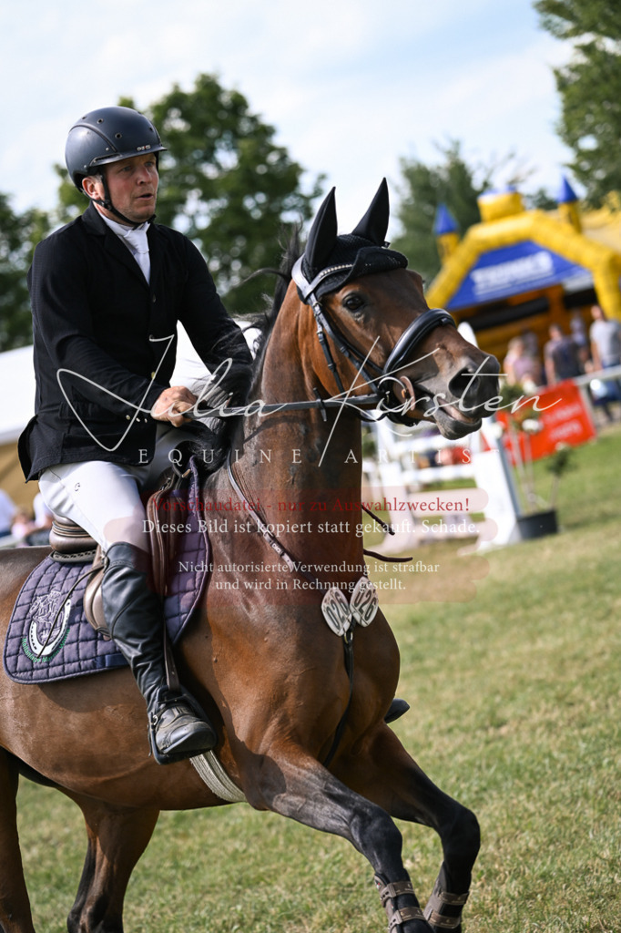 DSC_0760 | Pferde- und Turnierfotografie in Westsachsen. Pferdeportraits, Auftragszeichnungen und intuitive Kunst.