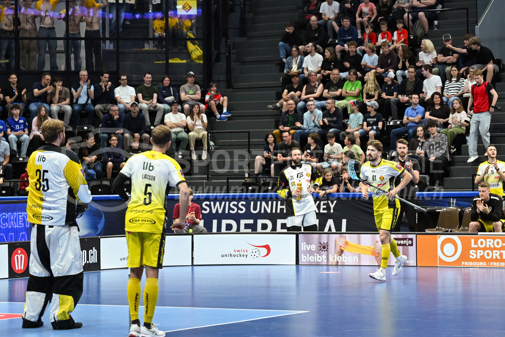 Zug United - HC Rychenberg - 25. April 2026 | Starting Six mit Eric Kunz (#35 HC Rychenberg Winterthur), Johan Larsson (#5 HC Rychenberg Winterthur) und Tim Aeschimann (#81 HC Rychenberg Winterthur) am L-UPL Superfinal-Spiel zwischen Zug United und HC Rychenberg am 25. April 2026 in der BCF Arena, Fribourg, Schweiz.Bild: Sportfotografie Markus Aeschimann | www.markus-aeschimann.ch - Realisiert mit Pictrs.com