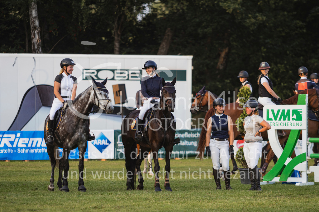 240719_LC_Mannschaft-764 | Deine schönsten Turniermomente als professionelle Fotos! Entdecke hochwertige Pferdesport-Fotografie im Online-Shop. Jetzt Fotos finden & bestellen!