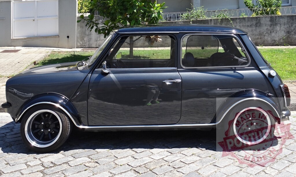 Classic Mini Cooper parking on a cobblestone street | Customized Mini Cooper showcasing its timeless design parked on a cobbled street - Realisiert mit Pictrs.com