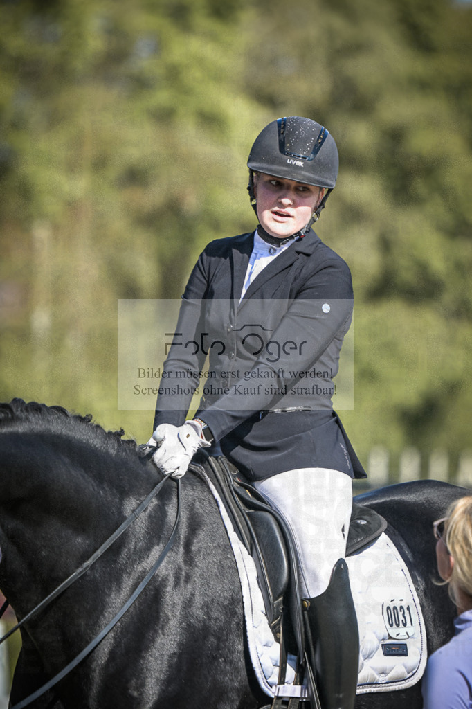 DOS_0019 | Entdecke hochwertige Reitturnierfotos von Foto Oger. Professionell, emotional und authentisch – jetzt Lieblingsmomente im Shop bestellen.Deutschlandweite Turnierfotografie. - Realisiert mit Pictrs.com