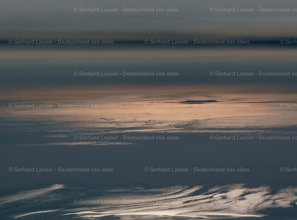 9101895 | Blick über das Wattenmeer bei Hedwigskoog auf Helgoland, Nationalpark Schleswig-Holsteinisches Wattenmeer