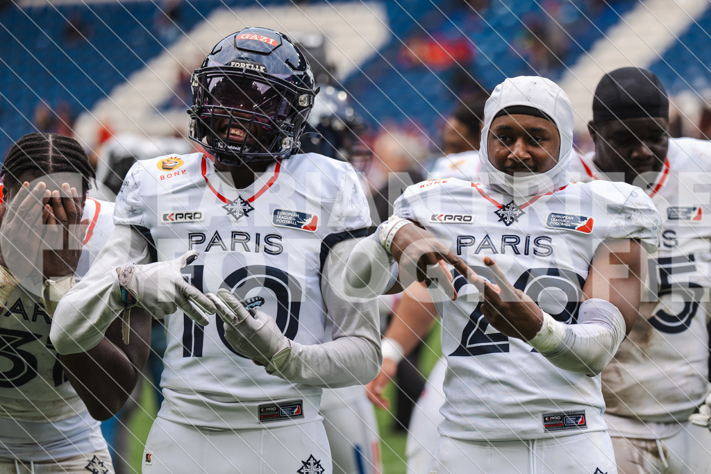 GER Rhein Fire vs. Paris Musketeers, Football, European League of Football, Spieltag 4, Saison 2025, 08.06.2025 | GER Rhein Fire vs. Paris Musketeers, Football, European League of Football, Spieltag 4, Saison 2025, 08.06.2025Foto: Fabian Friese - Realisiert mit Pictrs.com