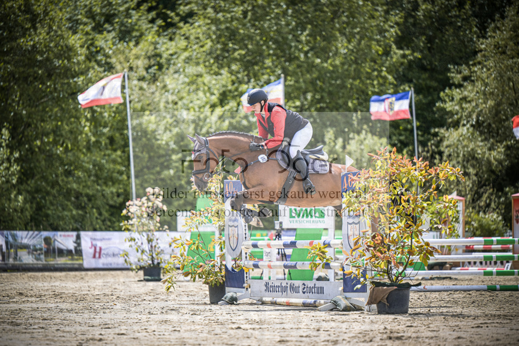 DOS_6842 | Entdecke hochwertige Reitturnierfotos von Foto Oger. Professionell, emotional und authentisch – jetzt Lieblingsmomente im Shop bestellen.Deutschlandweite Turnierfotografie. - Realisiert mit Pictrs.com