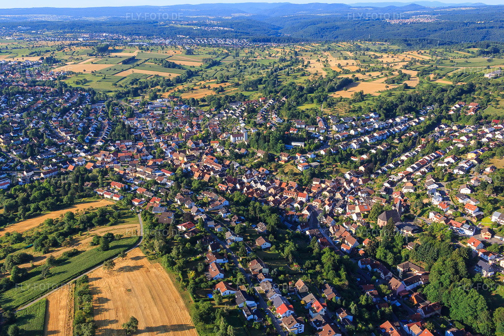 Luftbild: Ortansicht von Norden im Ortsteil Grünwettersbach in Karlsruhe im Bundesland Baden-Württemberg in Deutschland. Foto: IMG_083941.jpg vom 26.07.2015 durch Werner Riehm/FLY-FOTO.de