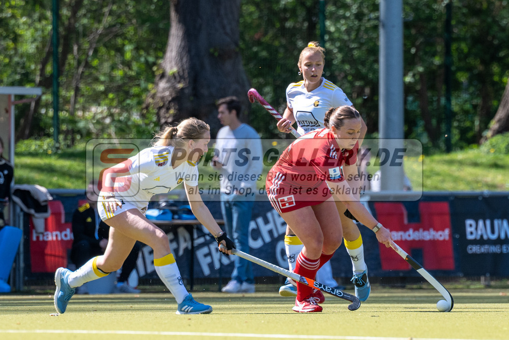 SFE_20250412_0091 | Köln, Deutschland, 12.04.2025:  Hockey 1. Bundesliga Damen Rot-Weiss Köln - Harvestehuder THC im KTHC Stadion Rot-Weiss Köln Tennis and Hockey Club am 12.04.2025 in Köln, Deutschland. (Foto von Stephan Fehrmann)Köln, Germany, 12.04.2025: Hockey 1. Bundesliga Damen Rot-Weiss Köln - Harvestehuder THC in KTHC Stadion Rot-Weiss Köln Tennis and Hockey Club at 12.04.2025 in Köln, Deutschland. (Foto from Stephan Fehrmann)