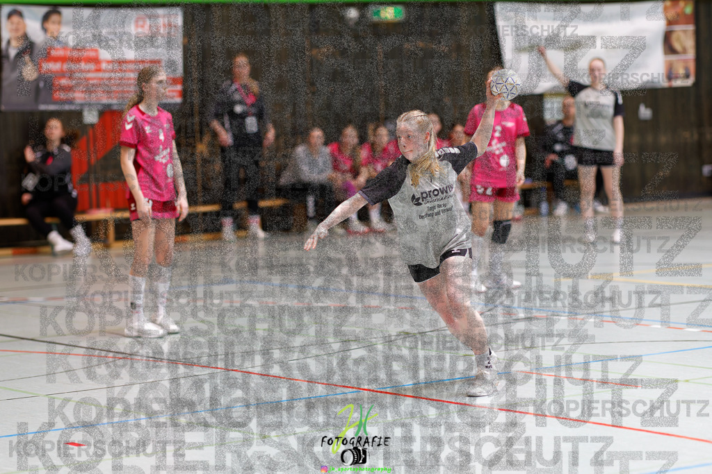 Hessenmeisterschaft wJC - Spiel um Platz 3; TuS Kriftel - SG Schenklengsfeld | Hessenmeisterschaft wJC - Spiel um Platz 3; TuS Kriftel - SG Schenklengsfeld am 22.03.2025 in Biedenkopf (Sporthalle Lahntalschule)Photo © 2025 - Jörg Heinrich - Realisiert mit Pictrs.com