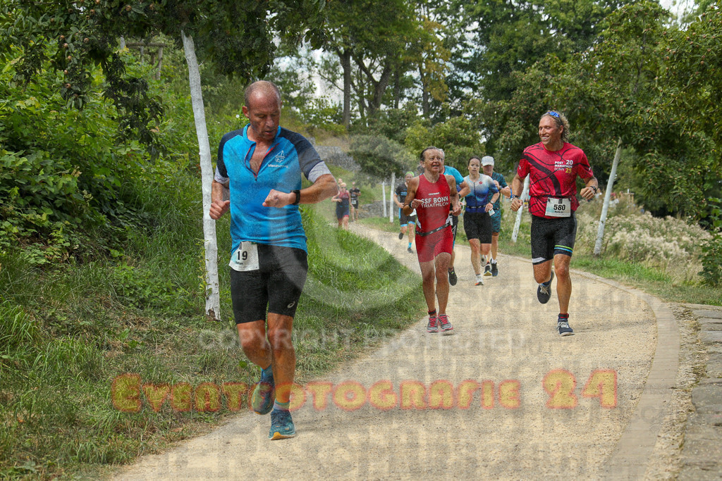 250824_1346_EX1_3590 | Sportfotografie im Rhein-Sieg Kreis, Köln, Bonn, NRW, Rheinland Pfalz, Hessen, etc. Unser Tätigkeitsfeld umfasst den Laufsport vom Volkslauf über den Marathon, Duathlon, Triathon bis zum Ultralauf wie Kölnpfad Ultra oder Schindertrail.