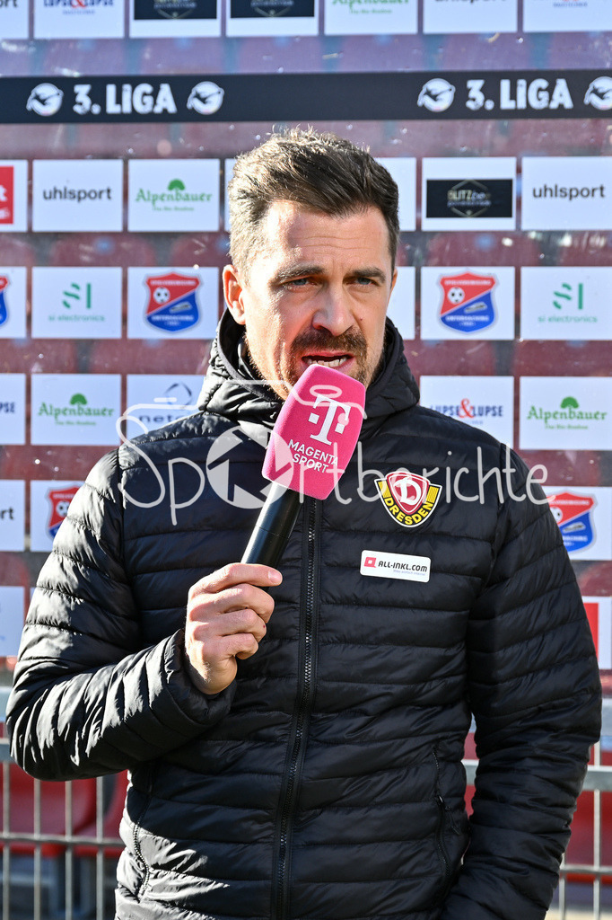 SpVgg Unterhaching - Dynamo Dresden | Im Bild Dynamo Dresden Trainer Thomas STAMM beim Interview von MagentaSport / 3. Liga: SpVgg Unterhaching - Dynamo Dresden, Uhlsportpark am 21.12.2024