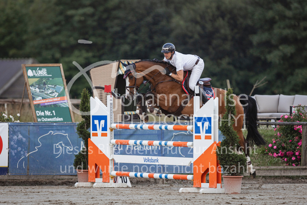 240627_LüPfSpTa_M1-Spr-308 | Deine schönsten Turniermomente als professionelle Fotos! Entdecke hochwertige Pferdesport-Fotografie im Online-Shop. Jetzt Fotos finden & bestellen!