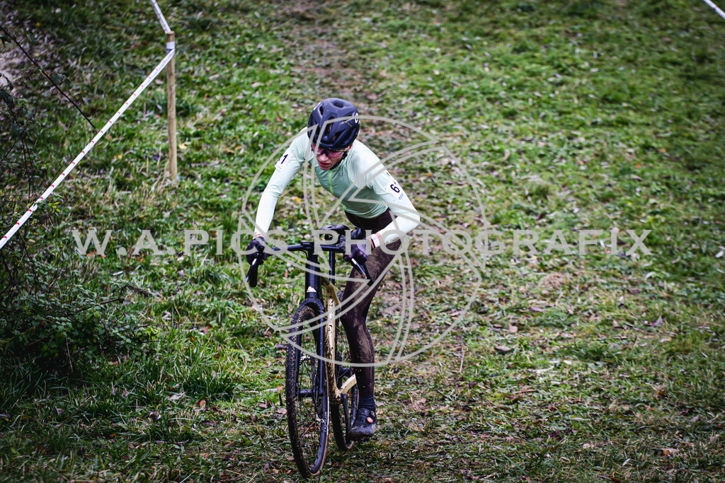 ..... | AUSTRIA, 24.11.24, 3.Radquerfeldein GP um das Sportzentrum Gunskirchen Image shows: Photo: Wapics / Andreas Willdoner