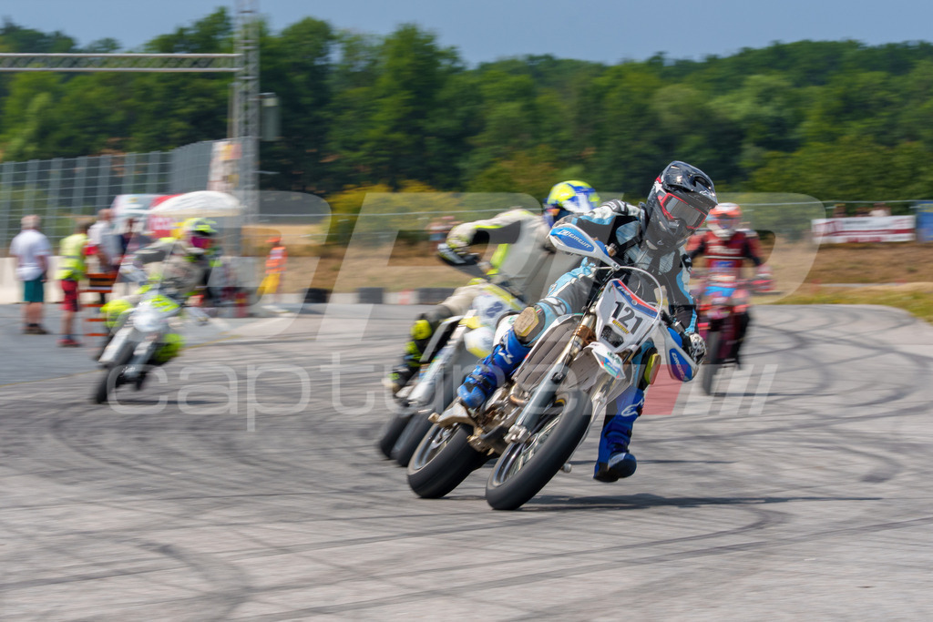 SuperMoto_Staatsmeisterschaft_Fuglau-855 | GRIPcapture steht für authentische Sportfotografie in Österreich – für Momente, die mehr sind als Geschwindigkeit oder Ergebnis. Es geht um Emotion, Spannung, Fokus und den Augenblick, der oft nur einen Wimpernschlag dauert.Ob Motorsport, Teamsport oder 