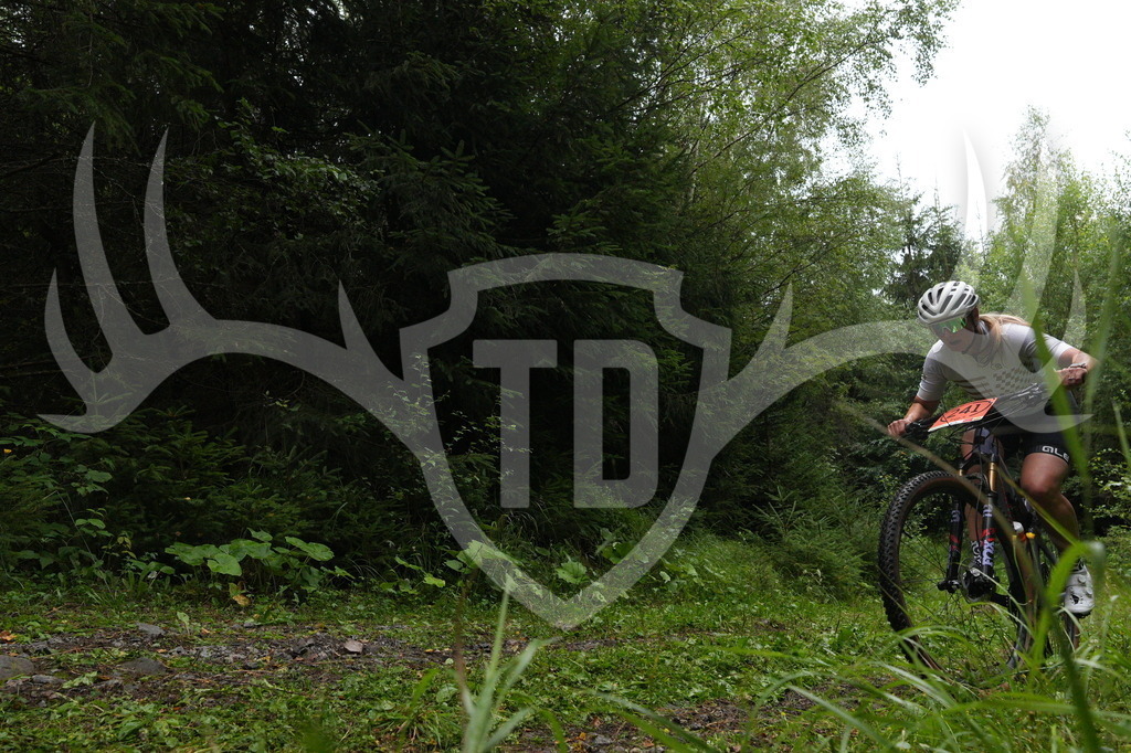 A6703520 | Fotogalerie der Treibjagd im Dunkelwald - Dein MTB Etappenrennen im Erzgebirge - Realisiert mit Pictrs.com