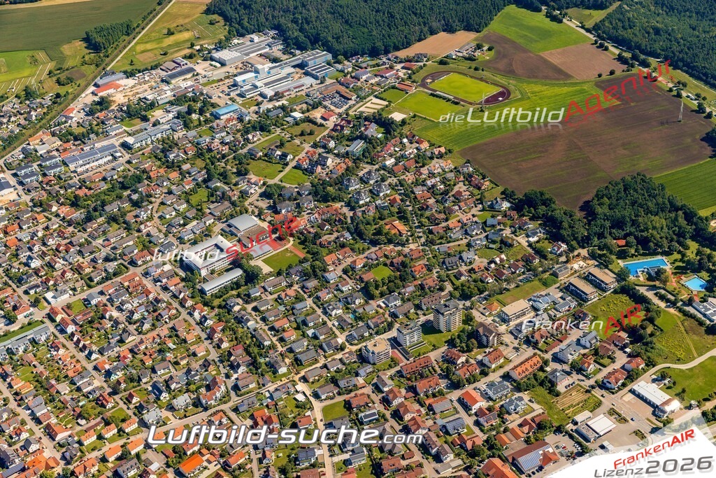Luftaufnahme der Stadt Abensberg - Die Luftaufnahme wurde 2025 vom UL-Flugzeug heraus erstellt ( keine Drohne ) - Hochauflösende Luftaufnahme - für professionelle Ausdrucke geeignet. Die Geschenkidee !Mit Lizenz und Bildrechte bestellbar