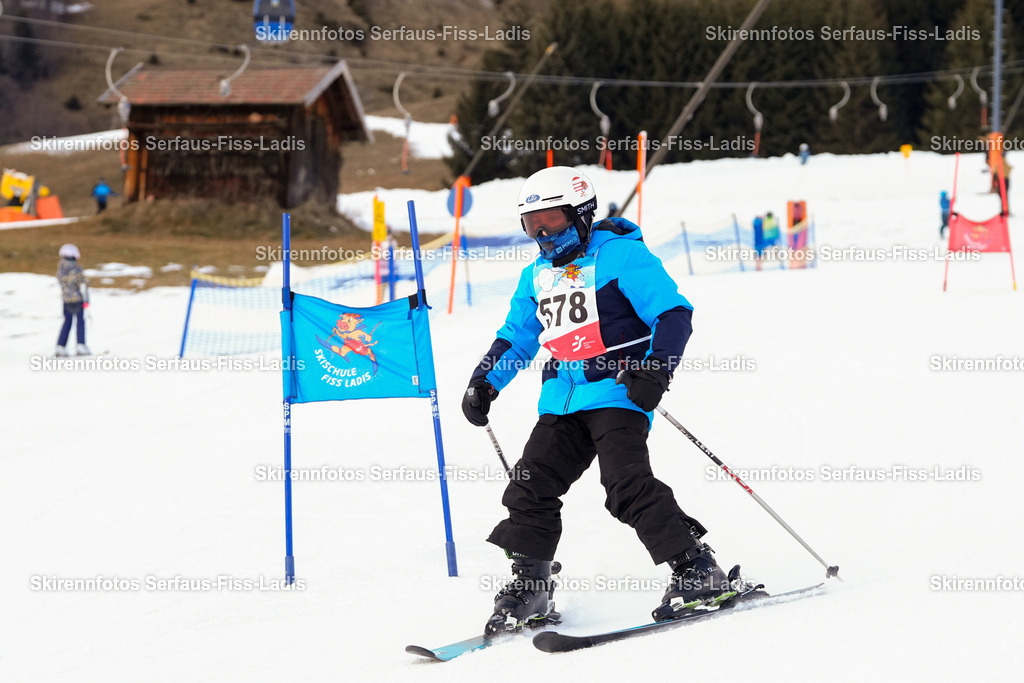SRF_02.01.2026_1003 | Skirennfotos,Serfaus,Fiss,Ladis,Kinderskirennen,Winter,Tirol,Oberland,skirace,SFL,feelfree,weil wir's genießen,ski,Ski,skifahren,Sonnenplateau, - Realisiert mit Pictrs.com