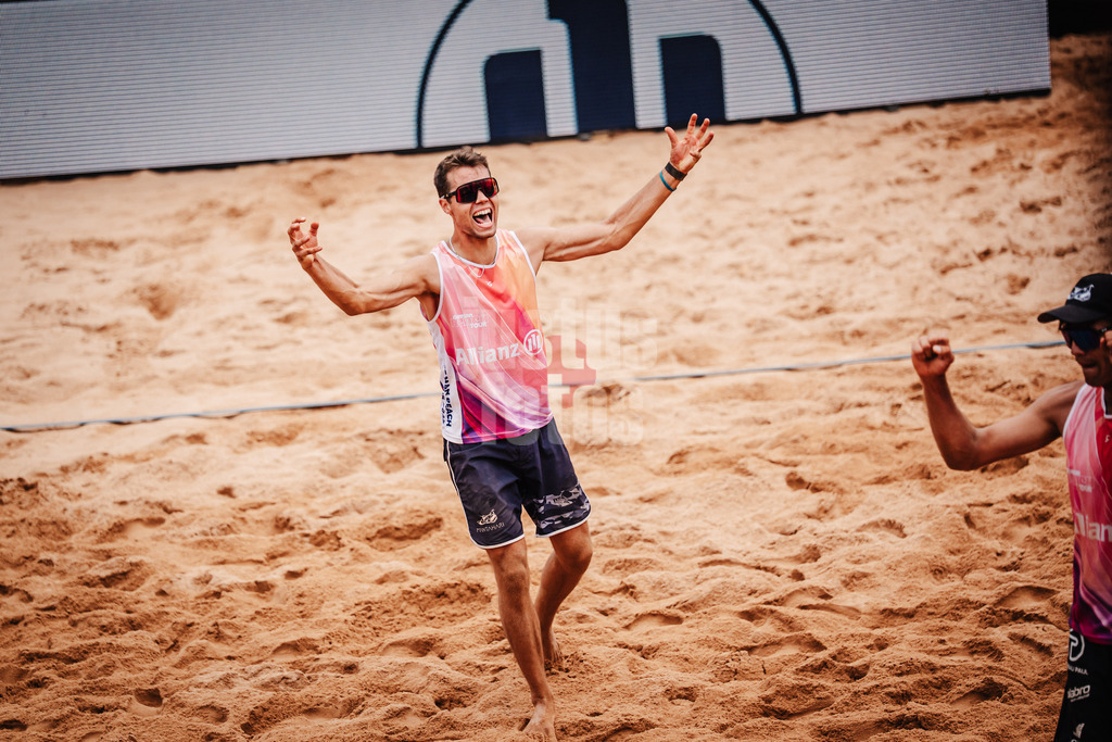 Beachvolleyball | Männer | Allianz German Beach Tour 2025 | Tourstop München | 04.07.2025 | Yannick Bibelriether jubelt