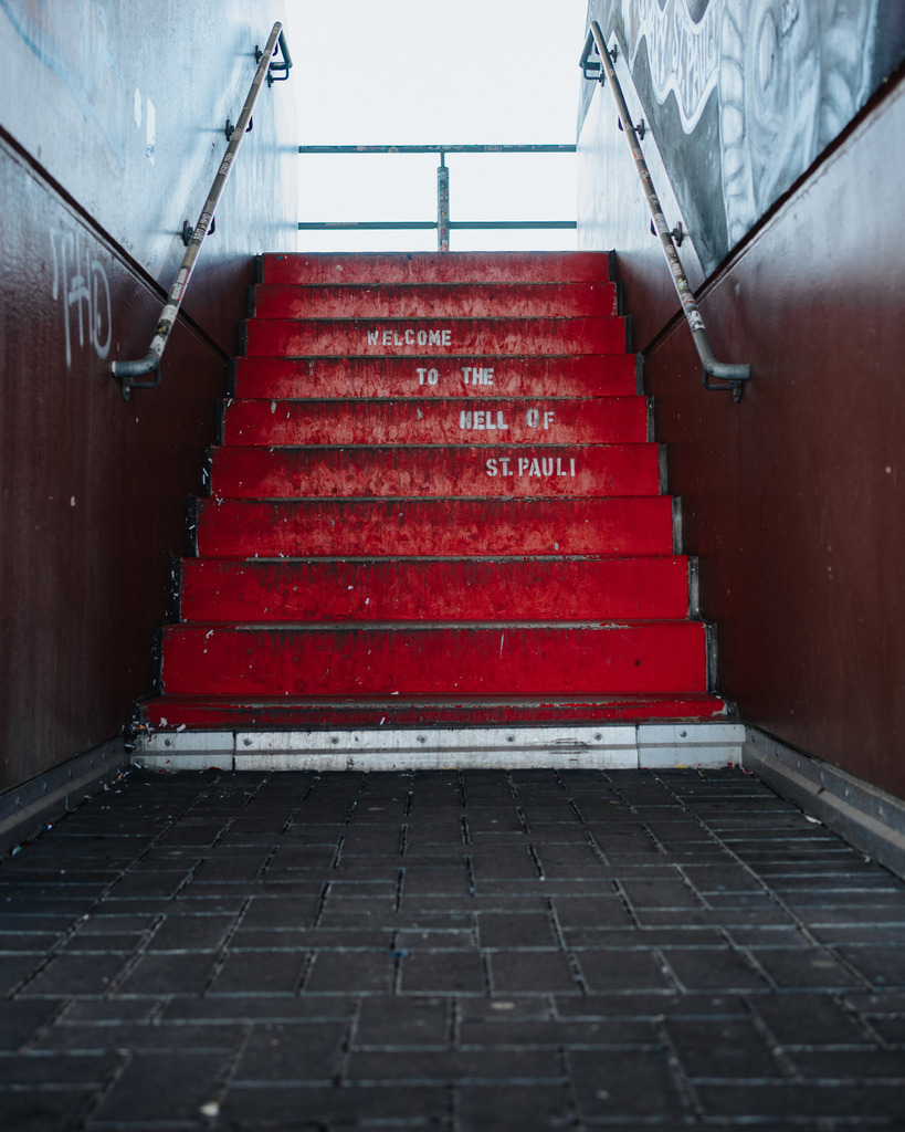 FCS06571 | Der offizielle Shop für FC St. Pauli Fotos. Wähle aus Spielszenen & Fanmomenten dein FCSP Wunschformat. Wir liefern Millerntor-Atmosphäre.