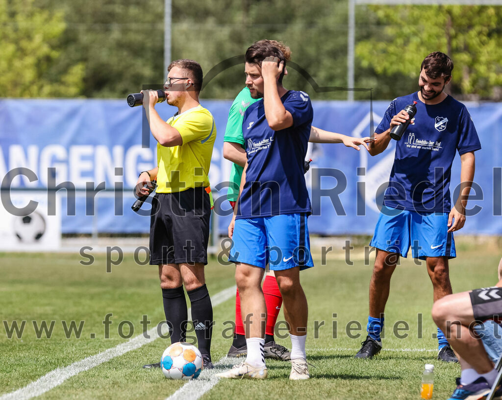 2023-07-22_073_FC_Langengeisling_gegen_VfB_Eichstaett_II | Erding, Deutschland, 22.07.2023:
Fußball, Bezirksliga Oberbayern Ost 2023 / 2024, Testspiel, FC Langengeisling gegen VfB Eichstätt II, Endergebnis: 3:2

Maximilian Maier (FC Langengeisling, #10)

Foto: Christian Riedel / fotografie-riedel.net