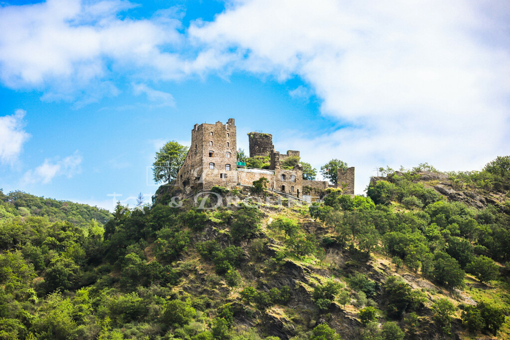 Burg Liebenstein-0428 | Burg Liebenstein bietet nicht nur einen tollen Ausblick auf das Rheintal sondern auch auf Bad Salzig, einem Ortsteil von Boppard. - Realisiert mit Pictrs.com
