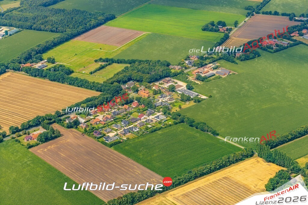 Schrägluftbild  Ellerbrock  Friesoythe - Das Luftbild wurde 2025 vom UL-Flugzeug heraus erstellt (ohne Drohne- keine Drohnenaufnahme ) - Hochauflösende Luftaufnahme -Nicht vergleichbar mit Google Maps oder Satelittenbilder- Die Geschenkidee !Mit Lizenz und Bildrechte bestellbar