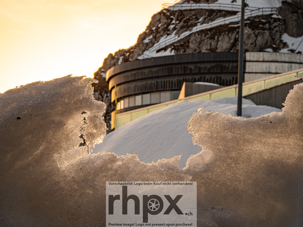 Sonnenaufgang am Pilatus | Stimmungsvolle Fotokunst aus Luzern. Erlebe den Pilatus, den See und die Stadt Luzern in exklusiven Aufnahmen in der Fotogalerie & Shop. - Realisiert mit Pictrs.com