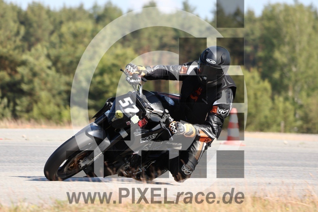 0052-20240520_13472 | Schöne Erinnerungen an spannende Momente - das festzuhalten ist unser Job. PIXELrace.de ist seit 2003 auf den Rennstrecken Europas unterwegs um die Action draußen beim Fahren und die wunderbare Stimmung imm Fahrerlager für euch einzufangen.