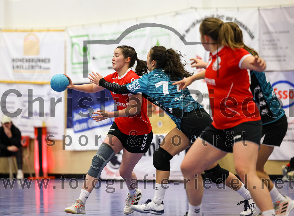 2022-11-27_044_SV_Anzing_gegen_HT_Muenchen_II | Anzing, Deutschland, 27.11.2022:
Handball, Bezirksliga 2022 / 2023, 7. Spieltag, SV Anzing gegen HT München II, Endergebnis: 28:32

Virag Varga (SV Anzing, #18), Bianca Serg (HT München, #77)

Foto: Christian Riedel / fotografie-riedel.net