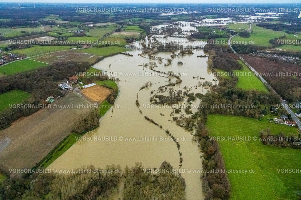 Bergkamen231204725Lippe | Luftbild vom Hochwasser der Lippe, Weihnachtshochwasser 2023, Fluss Lippe tritt nach starken Regenfällen über die Ufer, Überschwemmungsgebiet Naturschutzgebiet Lippeaue von Wethmar bis Lünen, In den Kämpen, Flussmäander, Bäume im Wasser, Beckinghausen, Lünen, Ruhrgebiet, Nordrhein-Westfalen, Deutschland
