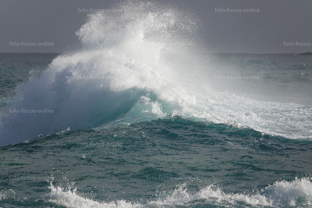 Wild waves | Atlantic breakwater