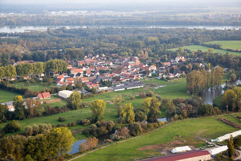 Aerial view: View of the town in Fort-Louis in the state Bas-Rhin, France.Photo: IMG_074355.jpg taken on 10/04/2014 by Werner Riehm/FLY-FOTO.comResolution of the original: 5472 x 3648 px