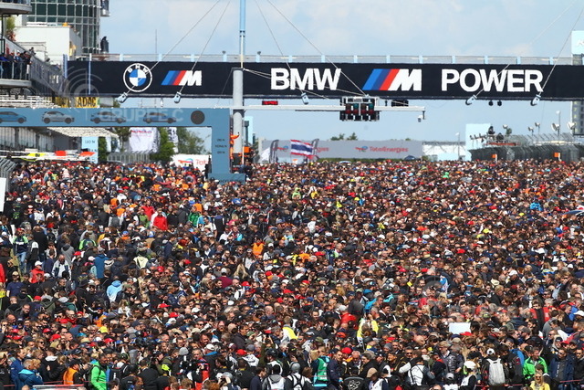 20220528-HE2105-24hNR | Motorsport-Fotografie: DTM, 24h Nürburgring und GT-Action in hochauflösenden Bildern. Entdecke packende Rennmomente & Impressionen direkt aus der Boxengasse. - Realisiert mit Pictrs.com