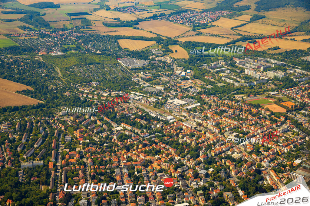 Stadt Weimar von Oben- Die Luftaufnahme wurde 2025 vom UL-Flugzeug heraus erstellt ( keine Drohnenaufnahme ) - Hochauflösende Luftaufnahme - für Wandbilder und großformatige Ausdrucke geeignet. Das besondere Geschenk!Hier alle&nbsp;Infos zur Lizenzierung der LuftaufnahmeWir fliegen auch dieses Jahr wieder in Ihre Region um Luftbilder zu erstellen.- Luftbild anfragen