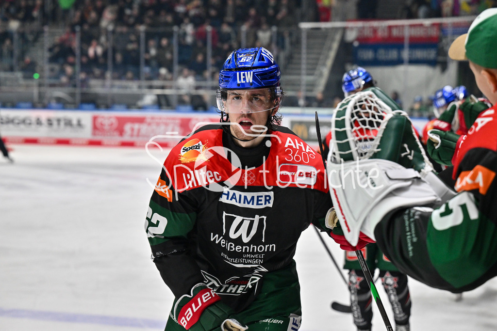 Augsburger Panther - Nürnberg Ice Tigers | Jubel der Panther nach dem Treffer zum 2-1 durch Thomas SCHEMITCH (Augsburger Panther #62) / Freude / happy / Tor / Torschuetze / DEL: Augsburger Panther - Nuernberg Ice Tigers, Curt Frenzel Stadion am 03.01.2025