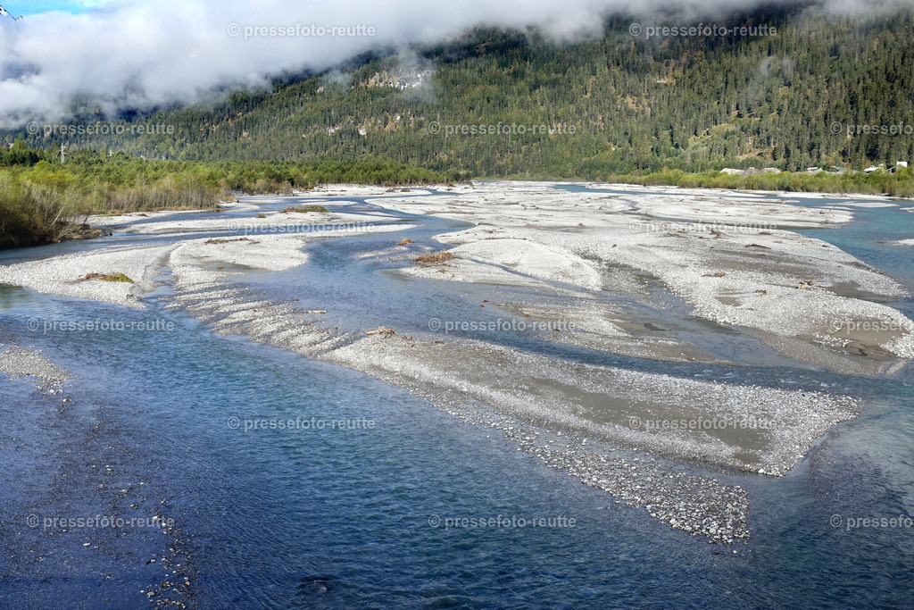 welltvi-Lechfluss-bei-Johannesbruecke-09052019-DSD00910 | Info aus dem Bezirk Reutte/Ausserfern Tirol sowie eine umfangreiche Bilddatenbank über die gesamte Region: Lechtal, Talkessel Reutte, Tannheimertal, Zwischentoren. Lech, Plansee, Zugspitze, Grenztunnel, B179, Fernpassstraße, Verkehr, Lawinen, Tradition, - Realisiert mit Pictrs.com