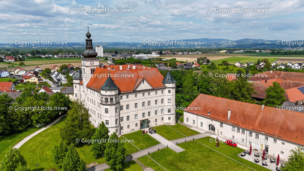 Hartheim_ Lern- und Gedenkschloss_ 07.05.2025-45 | 07.05.2025, Hartheim, AUT, Lern- und Gedenkort, Schloss Hartheim, im Bild Schloss Hartheim, Toetungsanstalt der Nazionalsozialisten waehrend des 2. Weltkrieg, NS-Zeit, Holocaust, Euthanasie, Psychiatrie, Gedenkstaette, KZ-Haeftlinge, Menschen mit Behinderung, Verbrechen, Weg der Vielfalt, gegen Vergessen