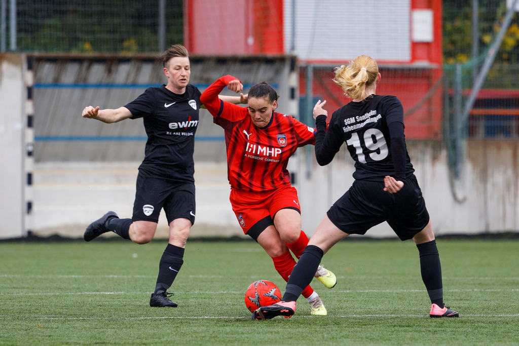 FCHHOH_251005_6625 | 1.FC Heidenheim 1846 II vs. SGM Hohenmemmingen/Sontheim, Fußball, Frauen, Bezirksliga, 2025/2026, 4. Spieltag, 05.10.2025 in Heidenheim, Kunstrasen b. Voith-Arena West(Foto: Michael Bulling) - Realisiert mit Pictrs.com
