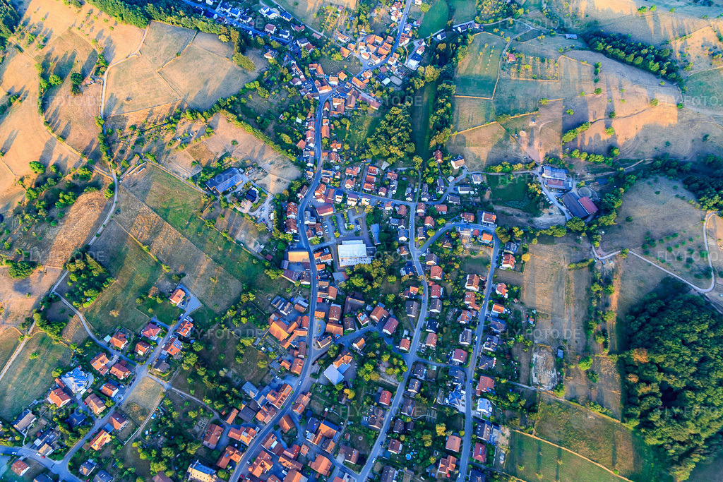 Luftbild: Ortsansicht von Nordwesten im Ortsteil Zotzenbach in Rimbach im Bundesland Hessen in Deutschland. Foto: IMG_109408.jpg vom 30.07.2018 durch Werner Riehm/FLY-FOTO.de