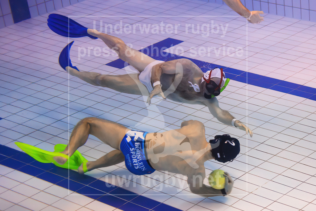 Underwater rugby action press picture | Bamberg, Germany - March 04 2023: Underwater rugby training camp of the Tauchclub Bamberg together with the Austrian national team. - Realisiert mit Pictrs.com