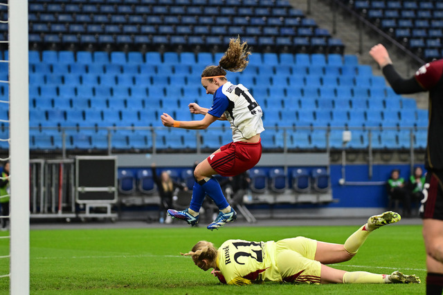 Fußball I Frauen I Saison 2025-2026 I Bundesliga I 10. Spieltag I Hamburger SV - 1. FC Nürnberg I 45046 | Jubel, Begeisterung, Enthusiasmus, Euphorie, Freude, Glücksgefühl, Heiterkeit bei: Melanie Brunnthaler (11, Hamburger SV) - Realisiert mit Pictrs.com