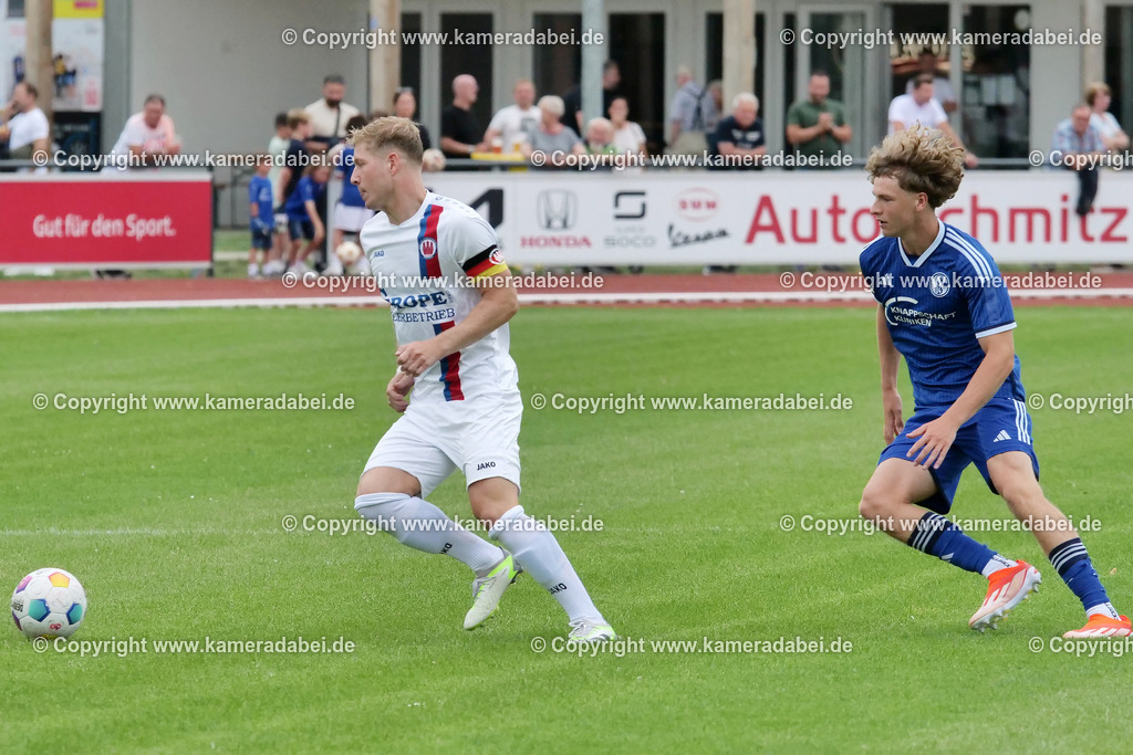 Fußball : Testspiel : SuS 09 Dinslaken - Schalke 04 U 19 am 25.07.2024 | Foto : Jochen Emde / www.kameradabei.de - Realisiert mit Pictrs.com