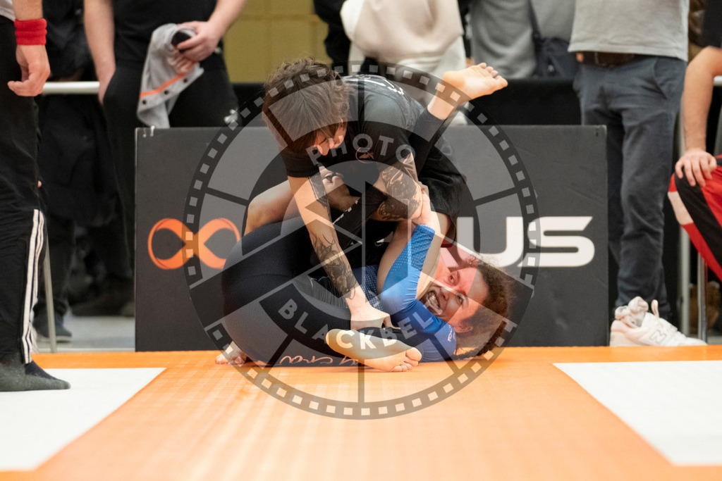20231125PBB6722 | Fighters compete during the Grappling Industries Jiu-jitsu Championship in Berlin, Germany, on November 25, 2023.
