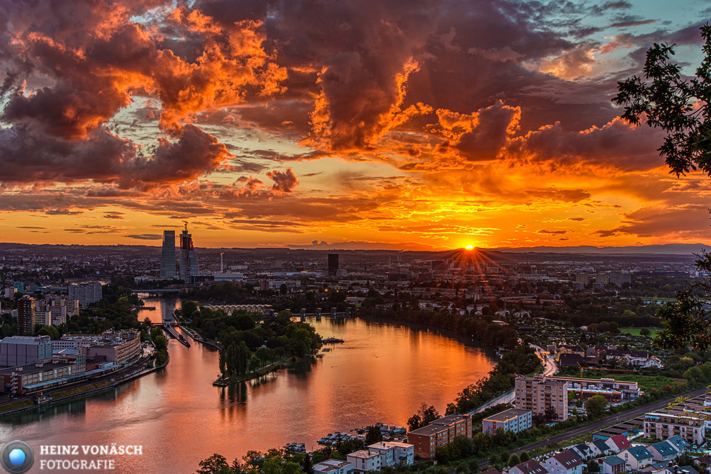 Landschaften_0052 | Alle Bilder von Heinz Vonäsch Fotografie können alle zu günstigen Preisen gekauft werden! Download der Bilder, Ausdrucke, Postkarten, Tassen T-Shirts, Kalender, Alu- Dibond usw. - Realisiert mit Pictrs.com
