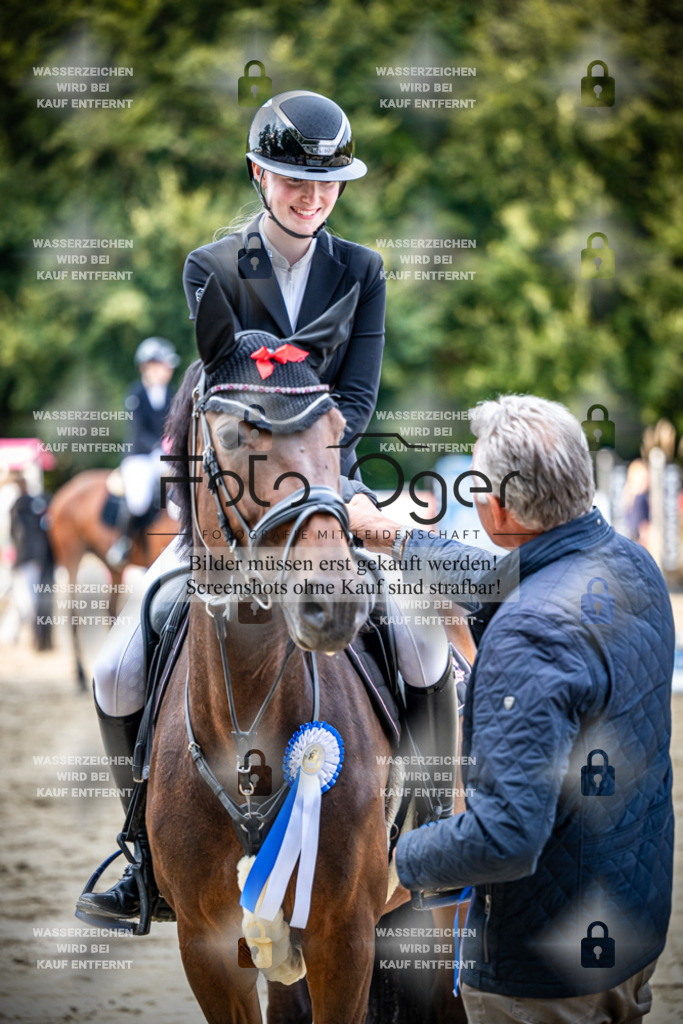2026-09---Waldhof-11-0020 | Entdecke hochwertige Reitturnierfotos von Foto Oger. Professionell, emotional und authentisch – jetzt Lieblingsmomente im Shop bestellen.Deutschlandweite Turnierfotografie. - Realisiert mit Pictrs.com